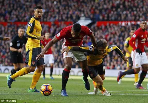 Man Utd đau đớn mất oan 2 quả phạt đền