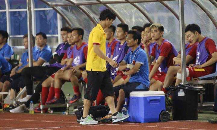 Trung vệ Đình Luật: Công Phượng buồn 1 thì tôi buồn 10