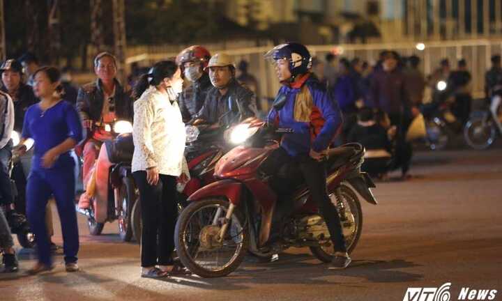 Tối muộn 6/12: Đứng giá 2 triệu/cặp vé chợ đen xem Việt Nam vs Indonesia