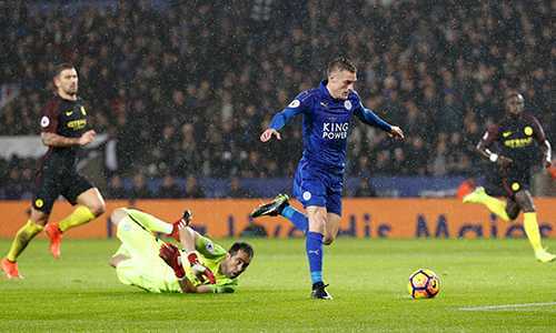Vardy lập hattrick, Leicester City hủy diệt Man City