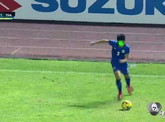 Thái Lan tố CĐV Indonesia chiếu đèn laser vào mặt cầu thủ