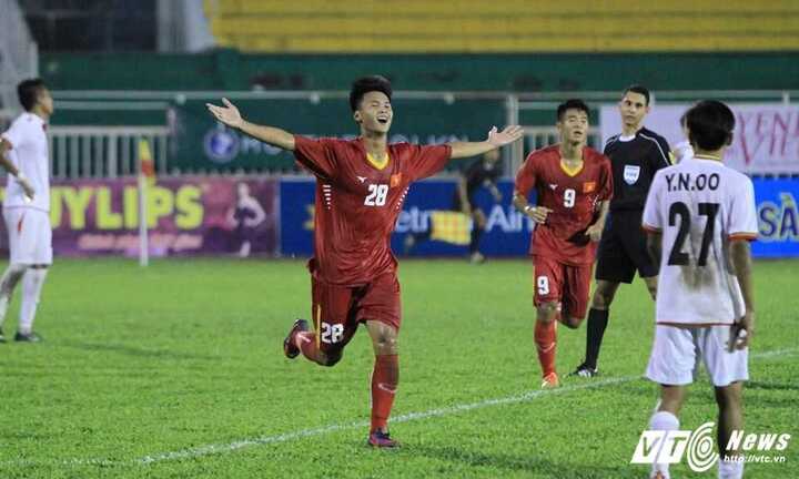 Thủ môn đấm bóng phản lưới nhà, U21 Việt Nam muối mặt hòa U21 Myanmar