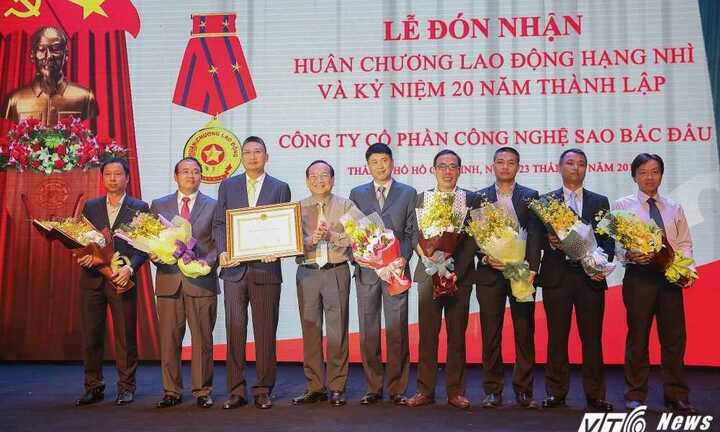 Công ty Sao Bắc Đẩu nhận Huân chương Lao động hạng nhì