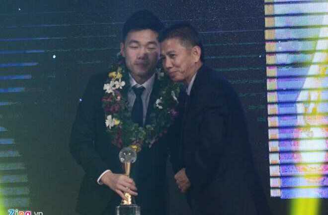Báo Hàn Quốc khen Xuân Trường sau cú đúp giải thưởng tại Gala Quả bóng vàng Việt Nam 2016