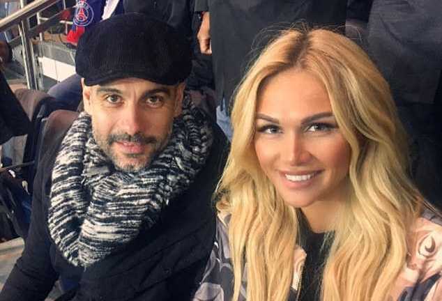 Guardiola ngồi cạnh hoa mẫu Nga do thám đối thủ