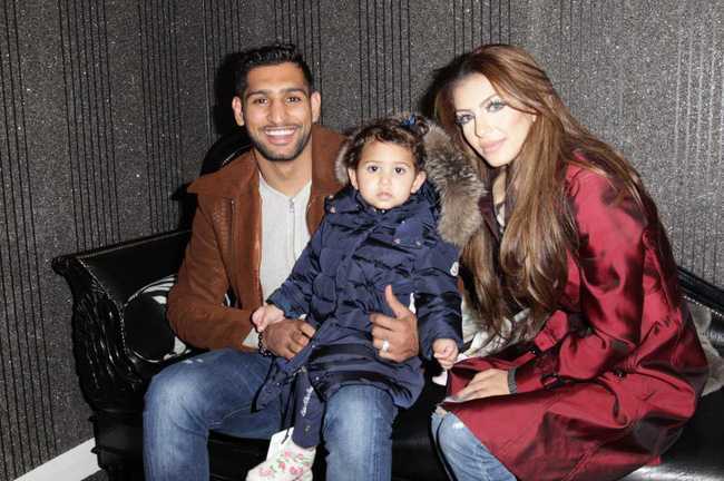 Bênh vợ, cựu vô địch boxing thế giới sa thải bố, chú ruột, bạn thân