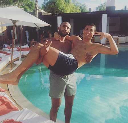 Đánh người, ‘bạn trai tin đồn’ của Ronaldo vào tù