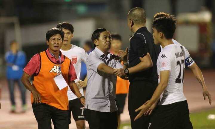 Tổng cục TDTT yêu cầu xử nghiêm hành vi bỏ cuộc xấu hổ của đội Long An