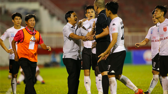 V-League vòng 8: Con trai Trưởng ban trọng tài không được phân công nhiệm vụ