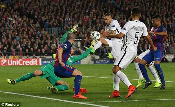Fan PSG giết bạn sau trận thua Barcelona