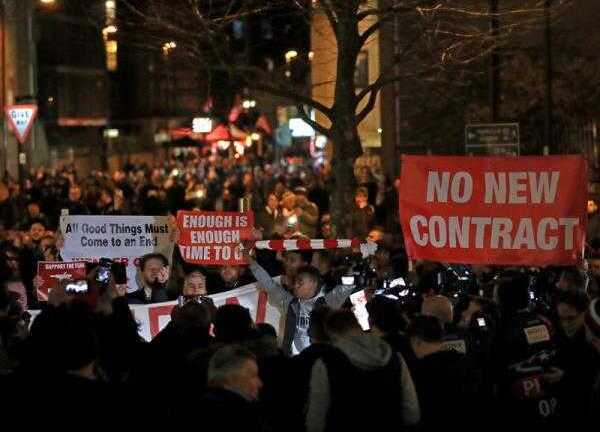 CĐV Arsenal dự định diễu hành phản đối Wenger lần 2