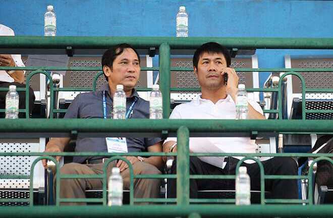 HLV Nguyễn Hữu Thắng ngao ngán bỏ về giữa trận B.Bình Dương- Quảng Nam