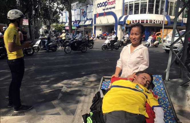 Cổ động viên khuyết tật vượt ngàn cây số cổ vũ SLNA