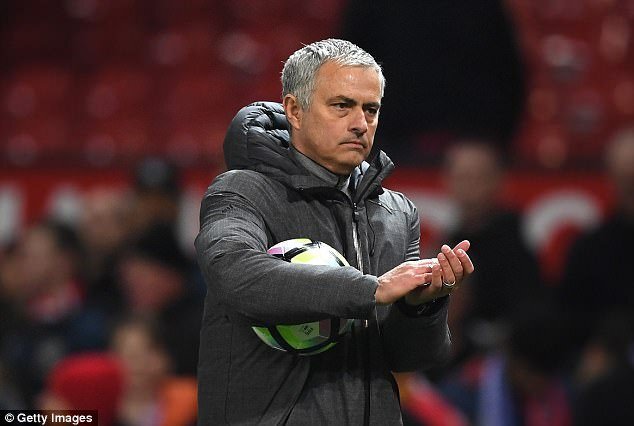 MU vs Chelsea: Mourinho nguy hiểm nhất khi... không nói gì!