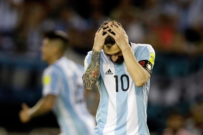 Chính phủ Argentina cử đặc vụ theo dõi Messi