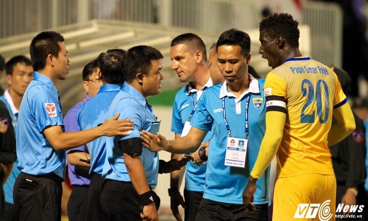 CLB FLC Thanh Hoá thề không ‘đi đêm’ với trọng tài để ép HAGL