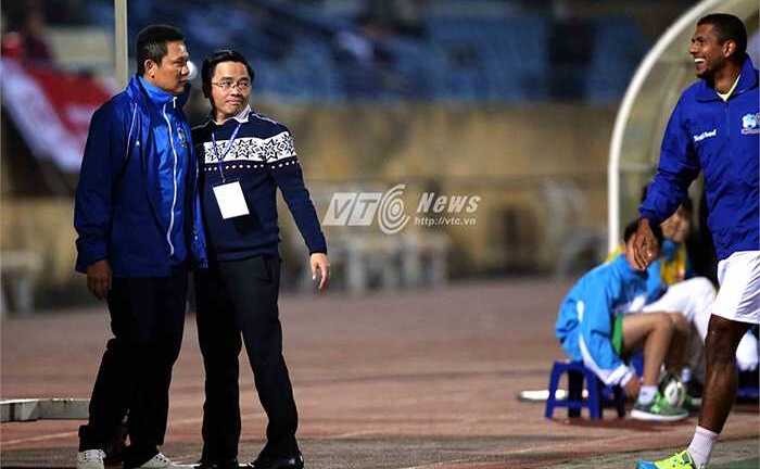 Chạy vào sân phản đối trọng tài, trưởng đoàn HAGL bị phạt nặng