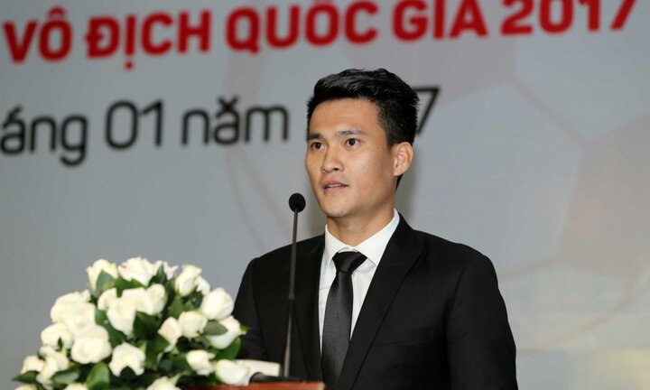 Quyền chủ tịch Lê Công Vinh nhận lương bao nhiêu ở CLB TP.HCM?