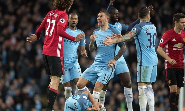 Mourinho bênh Fellaini: Aguero vẫn đẹp trai, chẳng vỡ đầu, vỡ mũi gì