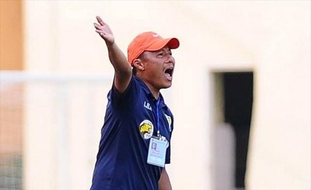 Cảnh cáo HLV bị tố 'dọa cắt gân chân cầu thủ đối phương'