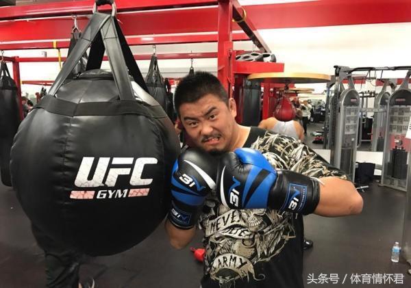 Hạ gục cao thủ Thái cực quyền, võ sỹ MMA ngông cuồng tự nhận là trung tâm của thế giới