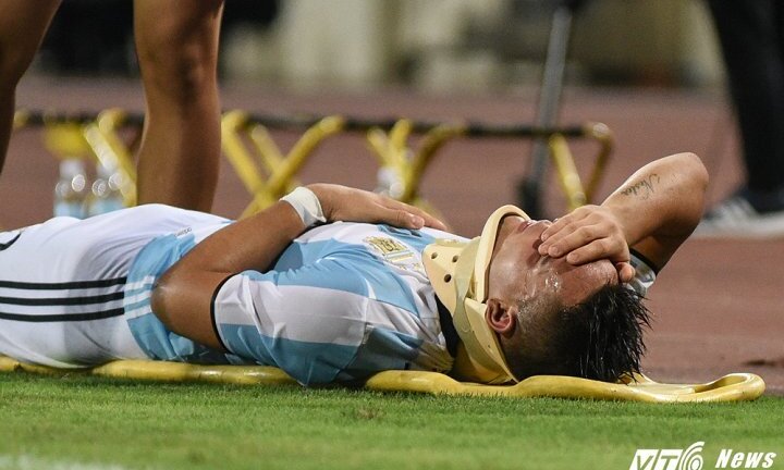 Báo Argentina: Va chạm với Đình Khương, Javier Martinez chấn thương nặng