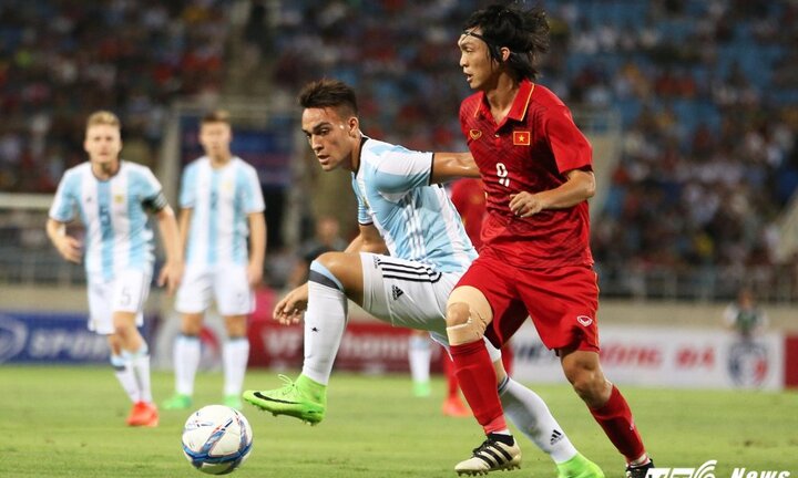 Từ pha xoạc bóng 1.700 tỉ đồng đến tính chuyên nghiệp của U22 Việt Nam