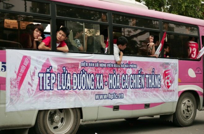 Thách thức án phạt, CĐV Hải Phòng vượt gần 2.000 km đến Cần Thơ