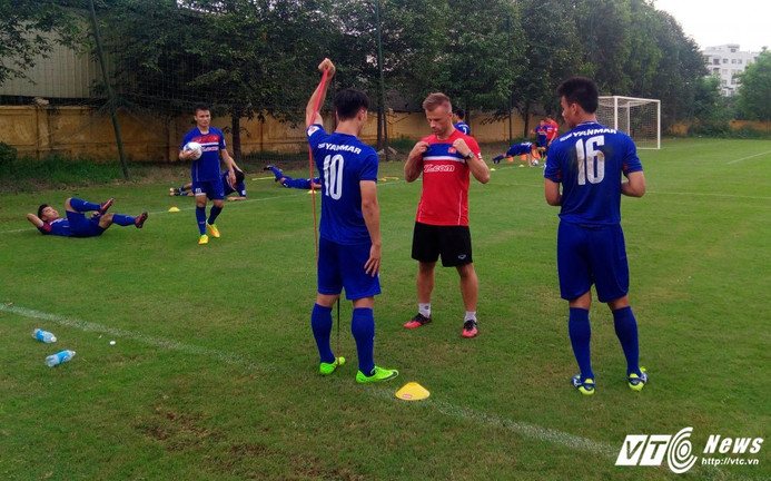 SEA Games 29: HLV Hữu Thắng lo ngại thể lực của U22 Việt Nam