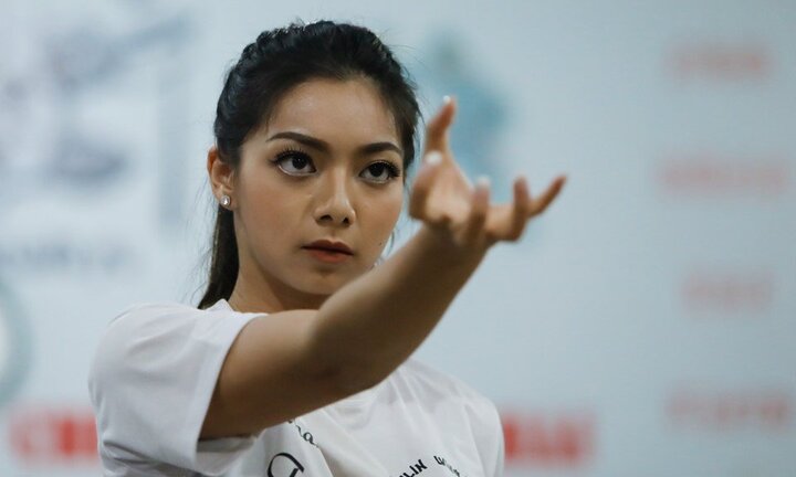 Con gái xinh đẹp của chưởng môn Vịnh Xuân Nam Anh trổ tài võ thuật cao cường