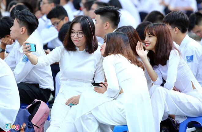 Trường học Sài Gòn quy định học sinh nam nữ không được ngồi quá gần nhau