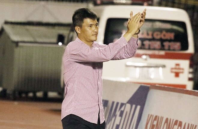 Khán giả 'quậy' còn bị phạt, sao không thể xử lý quyền Chủ tịch Lê Công Vinh?