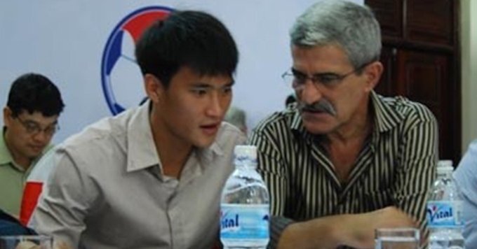 Công Vinh muốn đưa cả HLV Calisto về TP.HCM