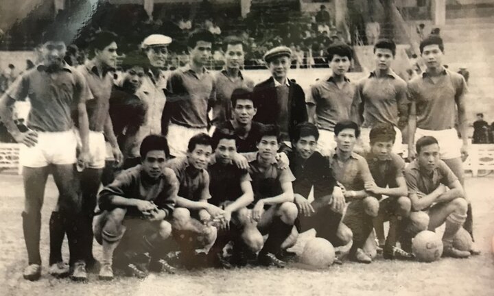 Ký ức Trần Hùng: Danh thủ Túc 'gù' lừng danh đất Cảng, đến người Pháp cũng mộ tài