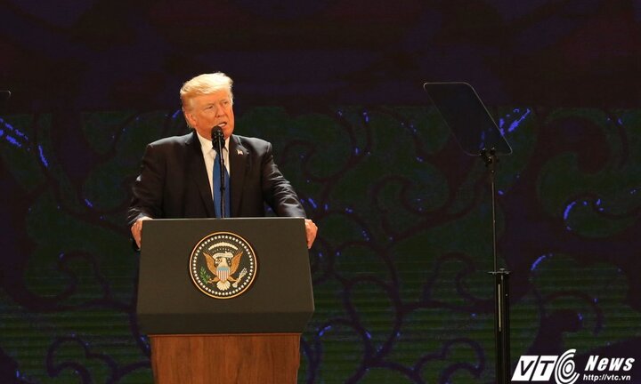 Tổng thống Mỹ nhắn nhủ doanh nhân APEC 2017: Hãy đặt nước các bạn lên hàng đầu