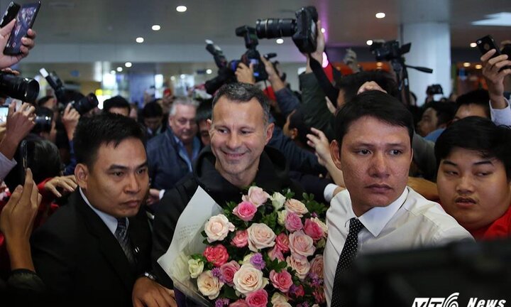 Những hình ảnh đầu tiên của Ryan Giggs, Paul Scholes tại Việt Nam