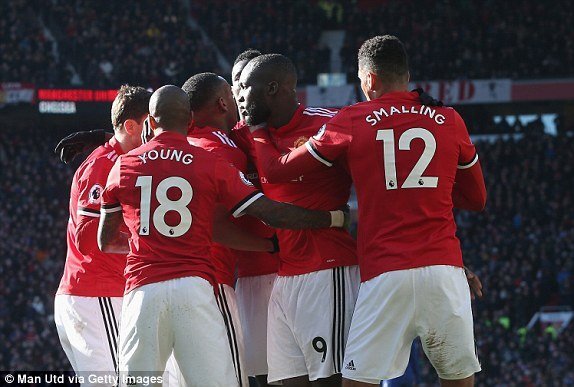 Lukaku chói sáng, MU xuất sắc đánh bại Chelsea