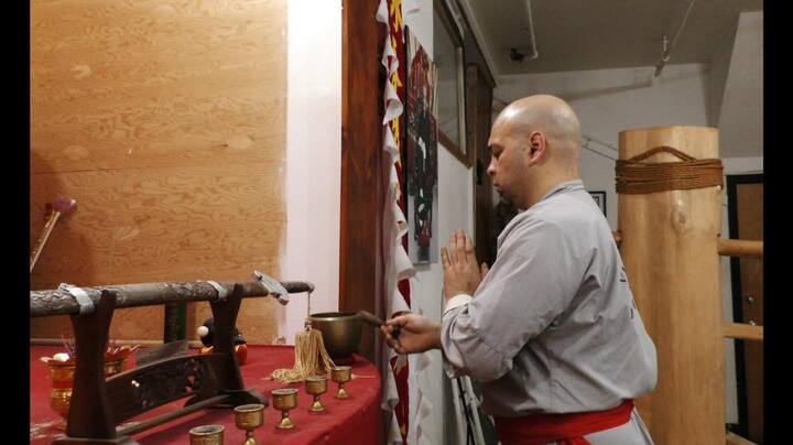 Flores thừa nhận chưa đủ trình độ làm võ sư