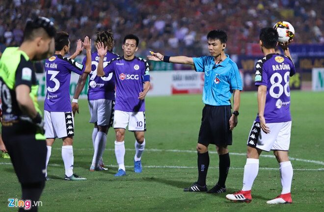 Bầu Đức giờ là hung thần của trọng tài Việt Nam?