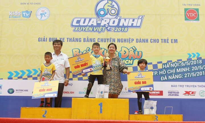 Thiếu nhi Đà Nẵng hứng khởi trong lần đầu tiên đón Cua-rơ Nhí xuyên Việt