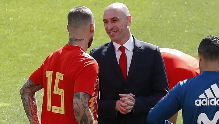 Sergio Ramos đánh nhau với Chủ tịch LĐBĐ Tây Ban Nha, Pique nhảy vào can