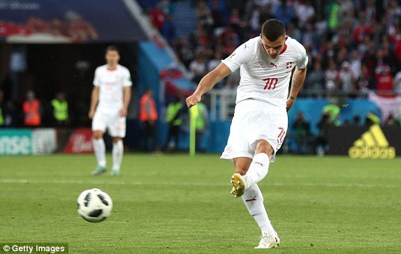 Tiến sĩ Lê Thống Nhất: Serbia gục ngã phút cuối, khó lường cục diện bảng E