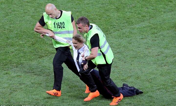 Bất ngờ danh tính nhóm fan cuồng phá đám trận chung kết World Cup