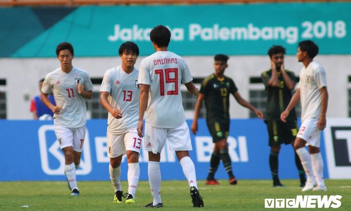 Nhật Bản 10 phút ghi 3 bàn, thách thức Olympic Việt Nam