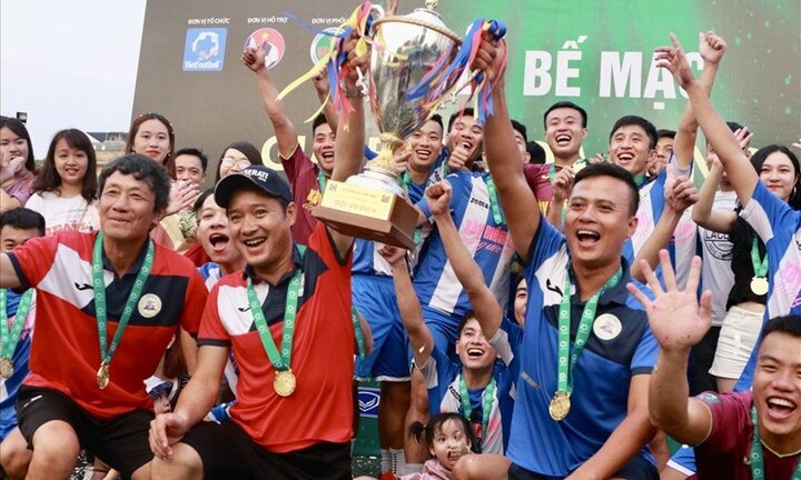 Hạ màn Hạng nhất phủi: Tuấn Sơn, Du Lịch thăng hạng, ngày buồn của Suzkika Hữu Bằng