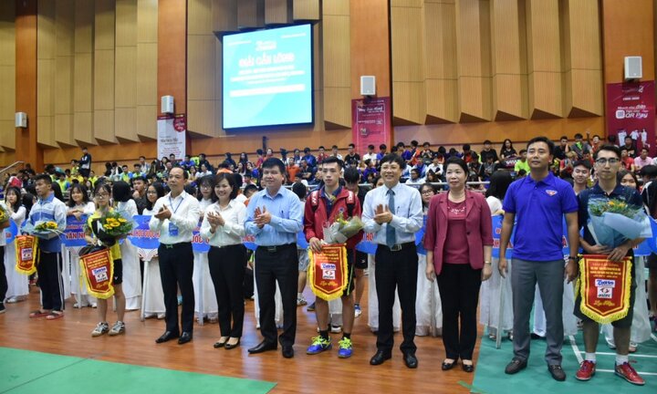 Khai mạc giải cầu lông HSSV tranh cúp Báo Tuổi trẻ Thủ đô 2018
