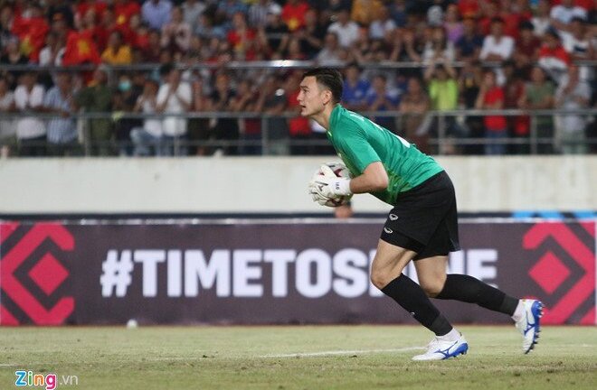 Ban huấn luyện ‘lấy may’ trái bóng AFF Cup cho thủ môn Đặng Văn Lâm