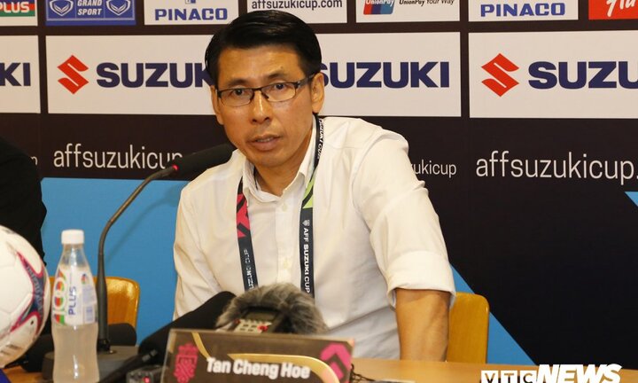 HLV Malaysia: Cầu thủ run rẩy khi vào vòng cấm tuyển Việt Nam