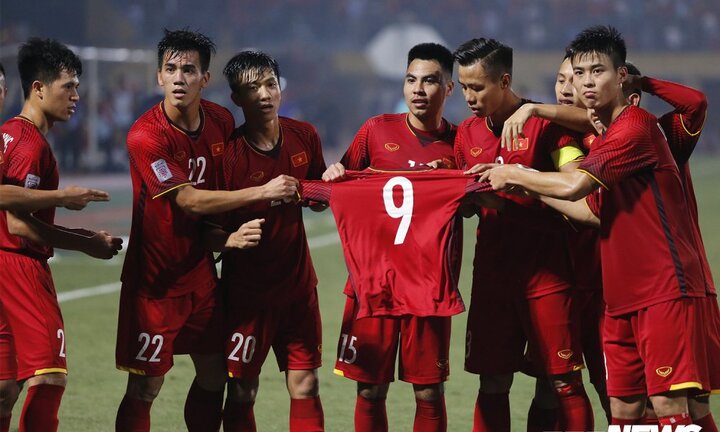 Văn Toàn cảm ơn đồng đội, người hâm mộ: 'Nói nhiều câu cảm động quá mình khóc đấy!'