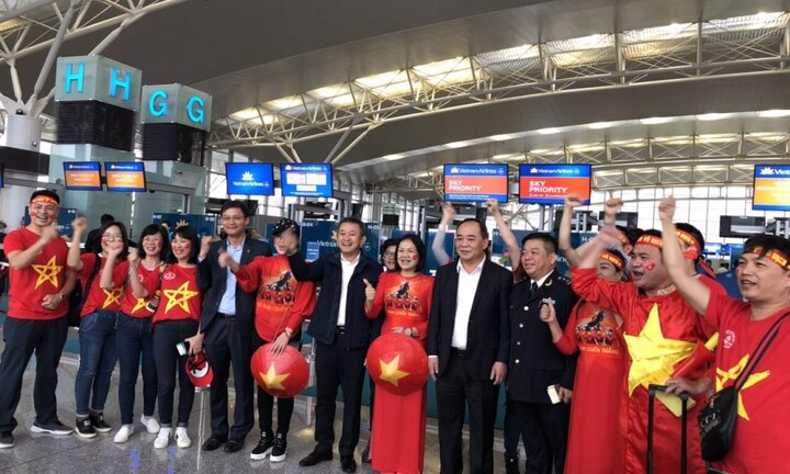 Tân Chủ tịch VFF sang Malaysia cổ vũ tuyển Việt Nam đá chung kết AFF Cup